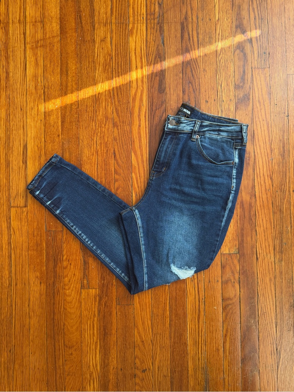 Distressed Dark Blue skinny Jeans